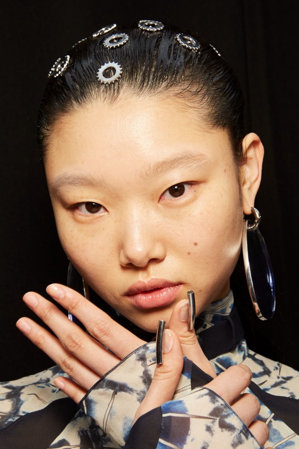 من مجموعة Off-White لخريف وشتاء 2023-2024