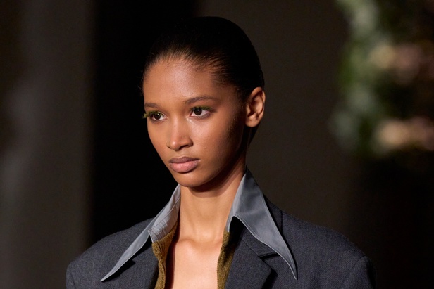 اطلالات جمالية من مجموعة Prada لخريف وشتاء 2024