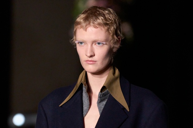 اطلالات جمالية من مجموعة Prada لخريف وشتاء 2024