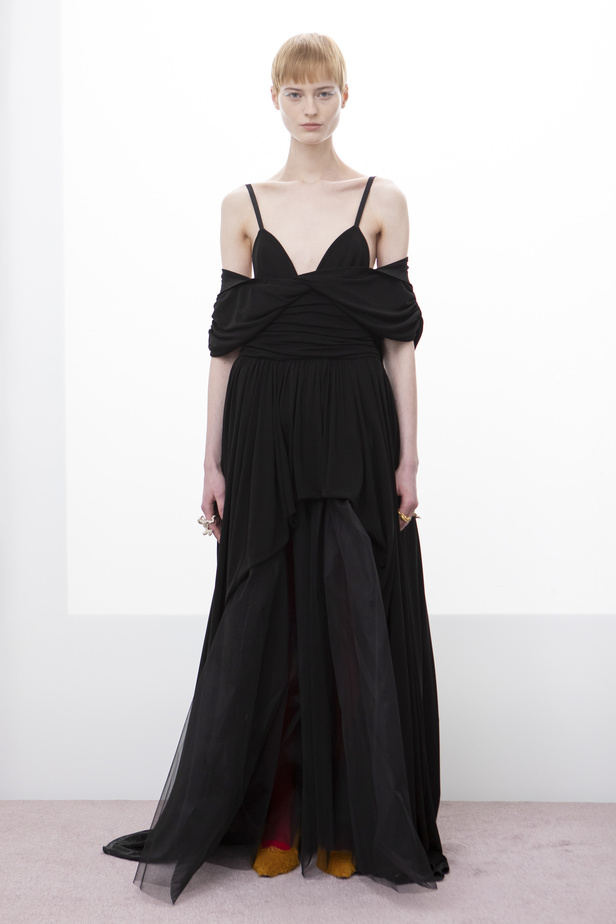 مجموعة Rochas لخريف وشتاء 2024 في باريس