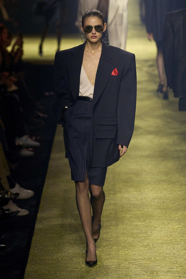 عرض Saint Laurent لخريف وشتاء 2024 في باريس