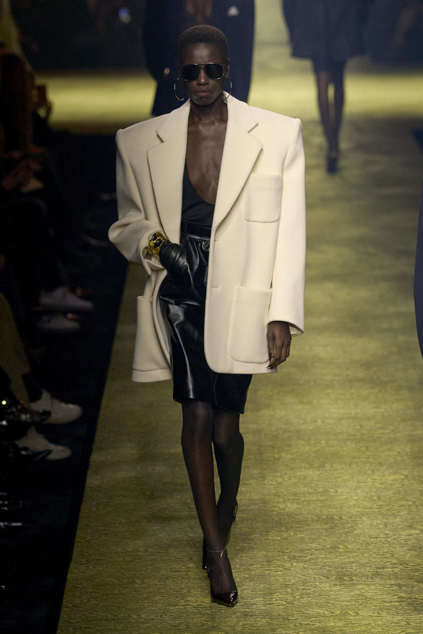 عرض Saint Laurent لخريف وشتاء 2024 في باريس