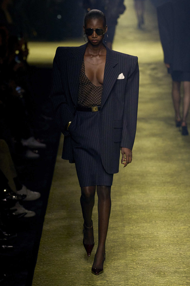 عرض Saint Laurent لخريف وشتاء 2024 في باريس