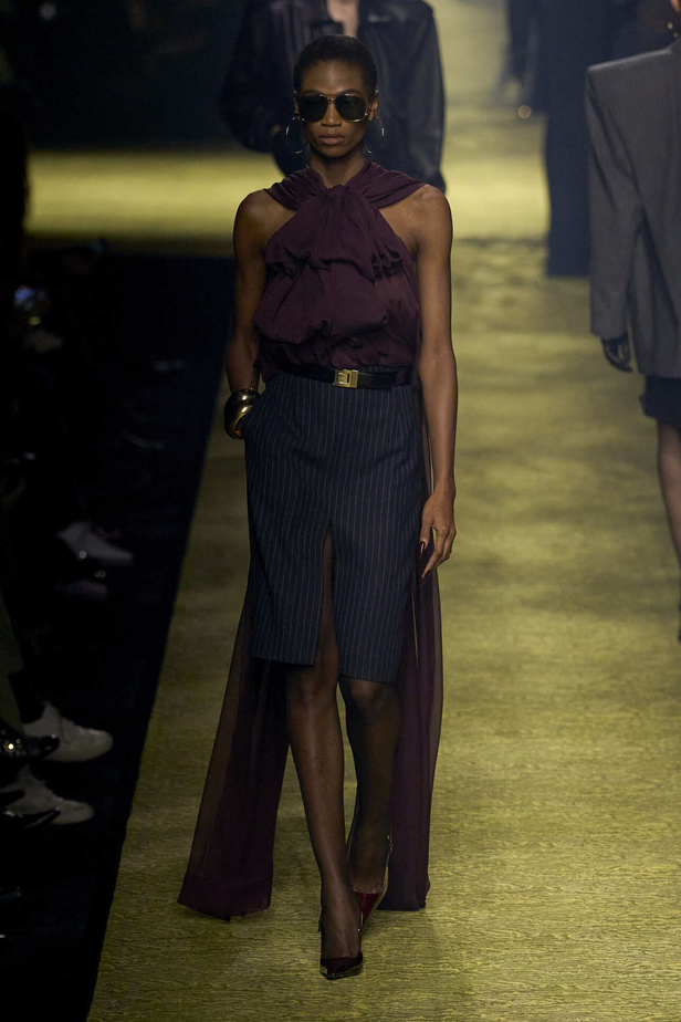 عرض Saint Laurent لخريف وشتاء 2024 في باريس