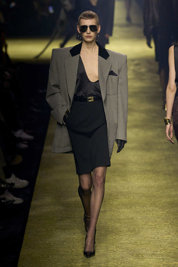 عرض Saint Laurent لخريف وشتاء 2024 في باريس