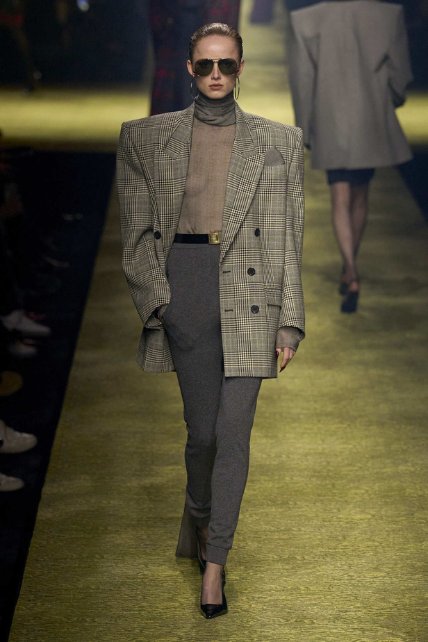عرض Saint Laurent لخريف وشتاء 2024 في باريس