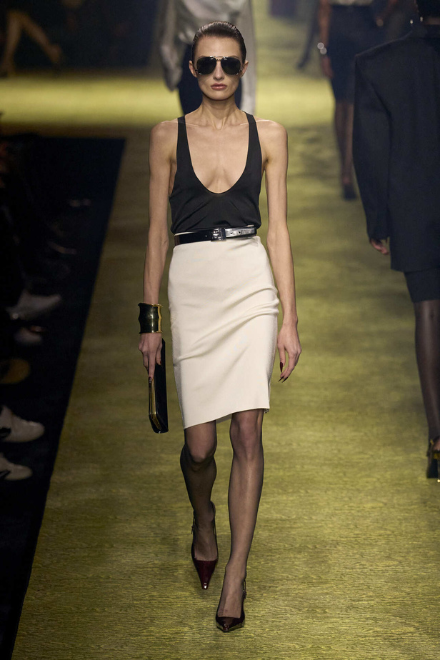 عرض Saint Laurent لخريف وشتاء 2024 في باريس