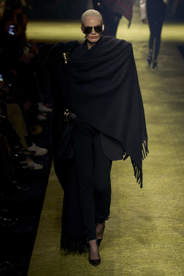 عرض Saint Laurent لخريف وشتاء 2024 في باريس