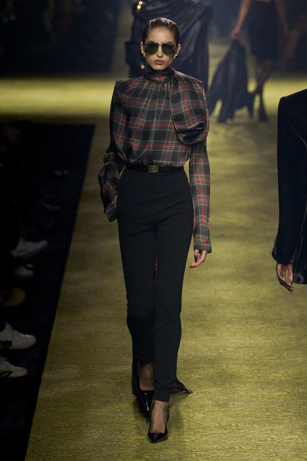 عرض Saint Laurent لخريف وشتاء 2024 في باريس