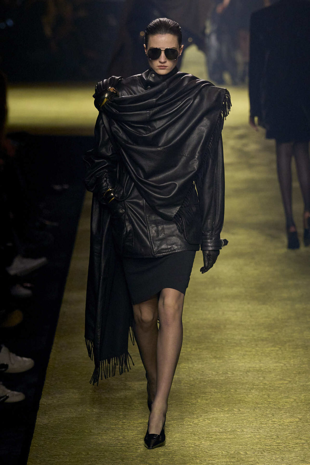 عرض Saint Laurent لخريف وشتاء 2024 في باريس