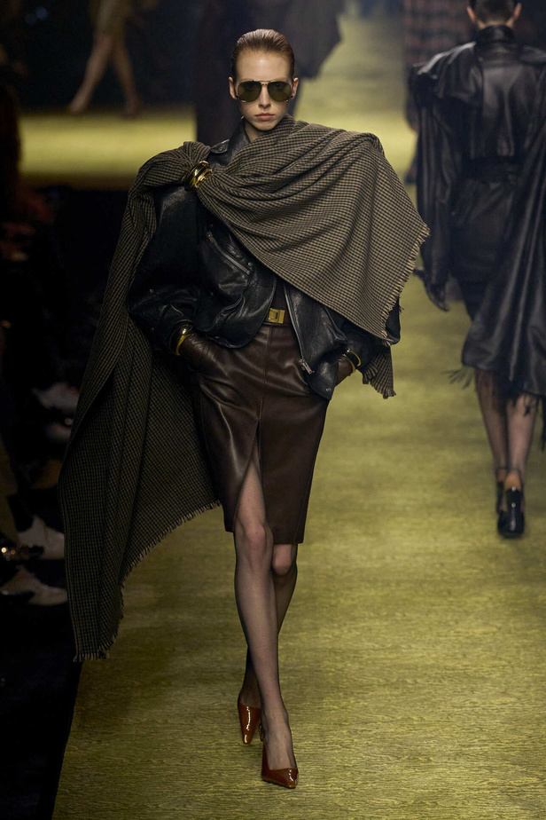 عرض Saint Laurent لخريف وشتاء 2024 في باريس