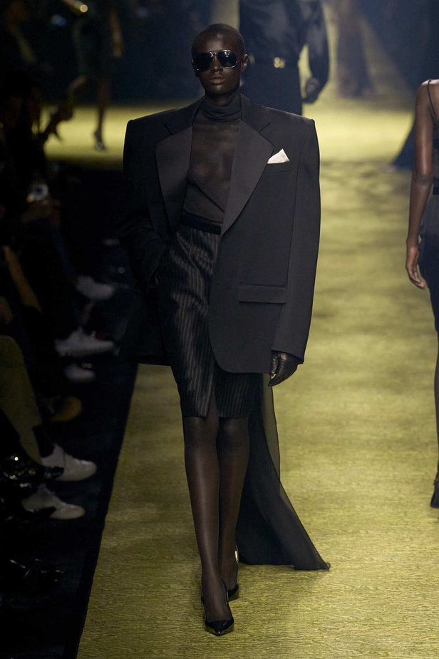 عرض Saint Laurent لخريف وشتاء 2024 في باريس