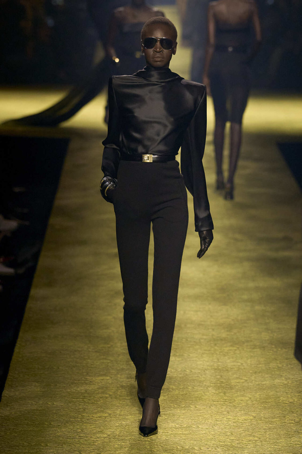 عرض Saint Laurent لخريف وشتاء 2024 في باريس
