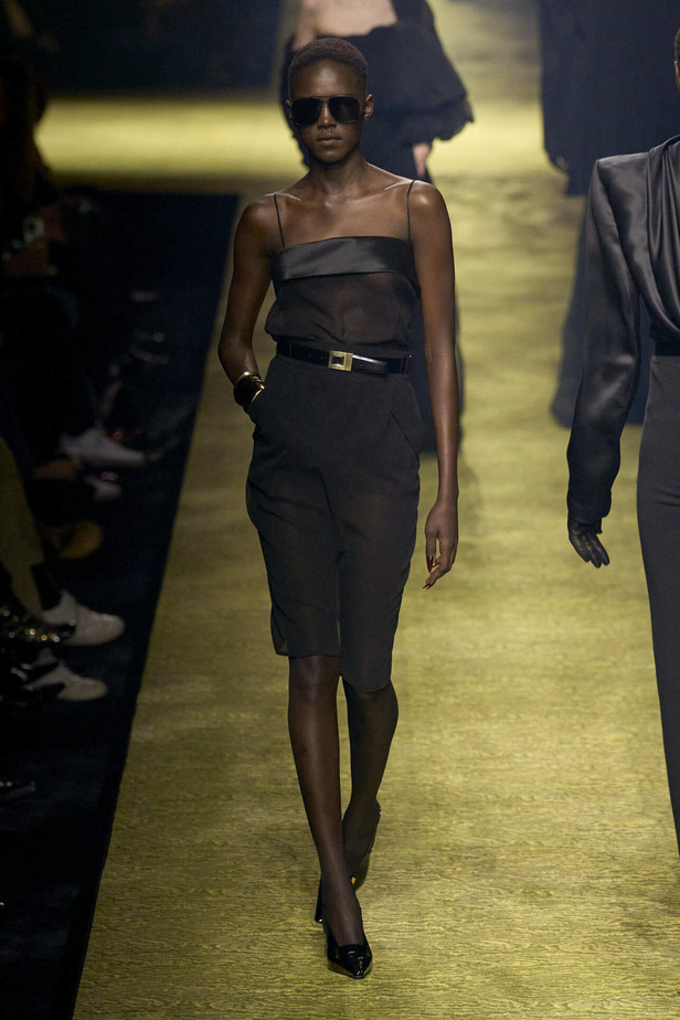 عرض Saint Laurent لخريف وشتاء 2024 في باريس