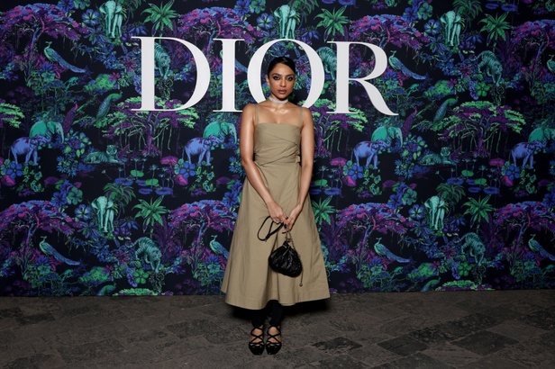 5 أمور اكتشفيها عن مجموعة ديور Dior لخريف 2023 في مومباي