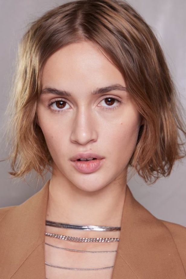 عرض أزياء مجموعة Stella Mccartney لشتاء 2024 تحيي موضة التصاميم الفضفاضة