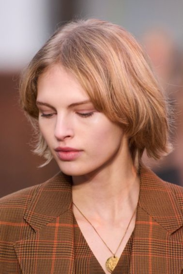 عرض أزياء مجموعة Stella Mccartney لشتاء 2024 تحيي موضة التصاميم الفضفاضة