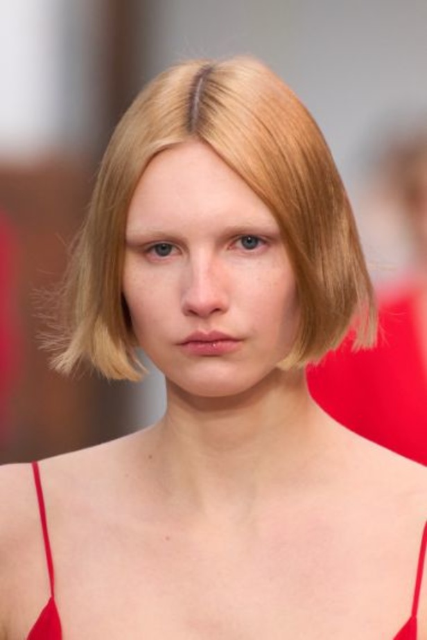 عرض أزياء مجموعة Stella Mccartney لشتاء 2024 تحيي موضة التصاميم الفضفاضة