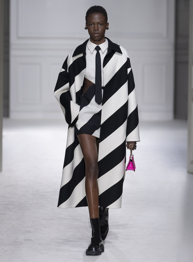 من مجموعة فالنتينو لموسم خريف وشتاء 2023-2024