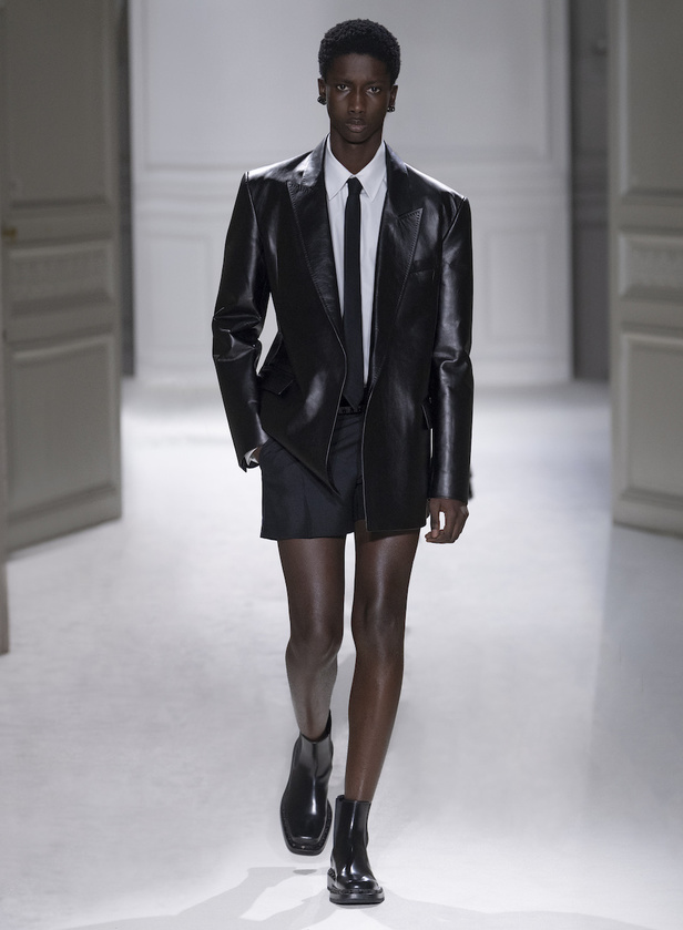 من مجموعة فالنتينو لموسم خريف وشتاء 2023-2024