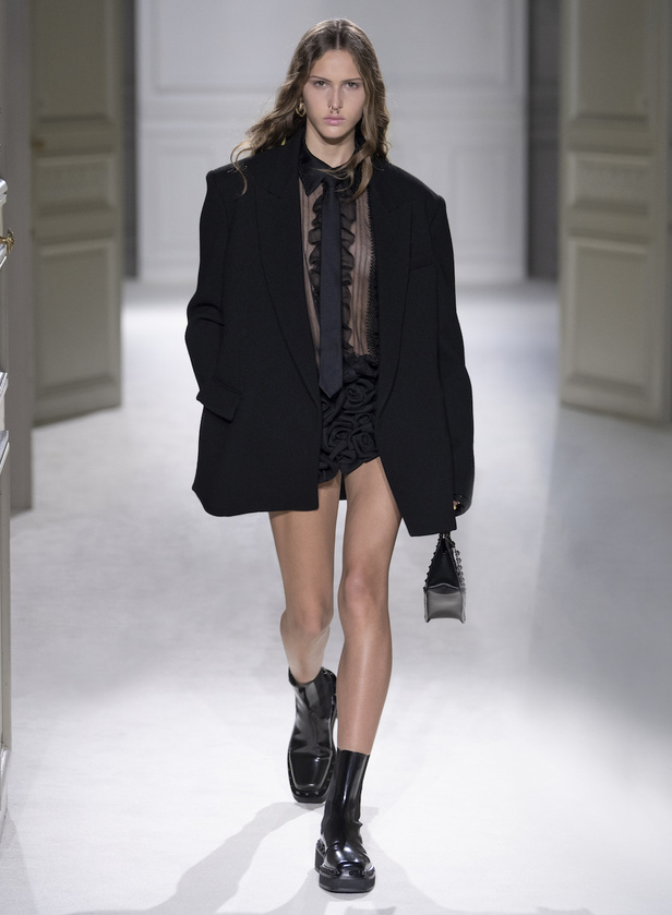 من مجموعة فالنتينو لموسم خريف وشتاء 2023-2024