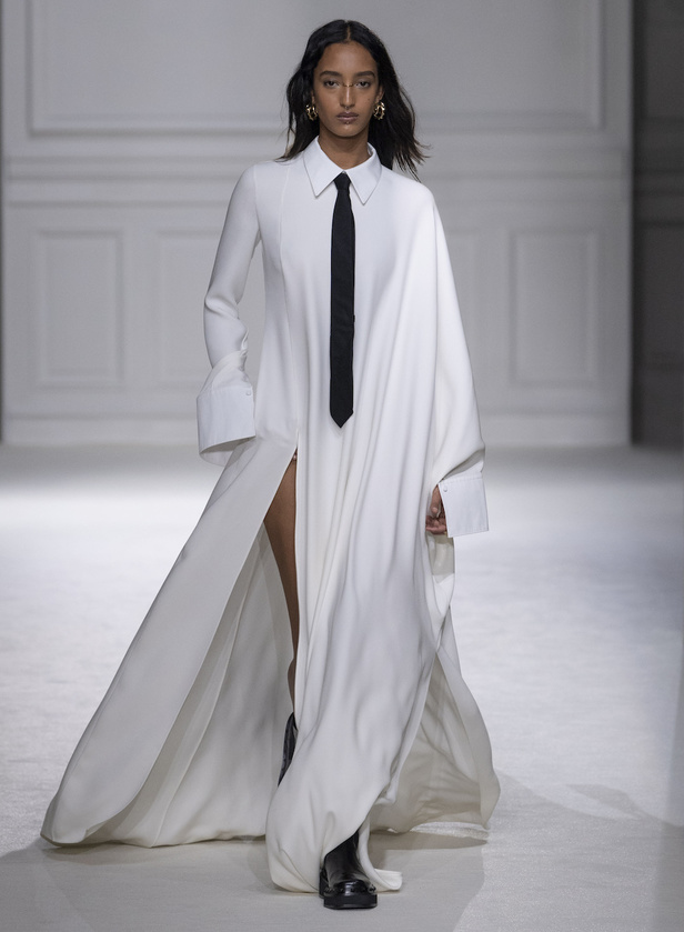 من مجموعة فالنتينو لموسم خريف وشتاء 2023-2024