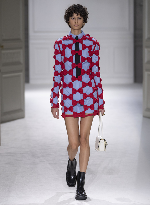 من مجموعة فالنتينو لموسم خريف وشتاء 2023-2024