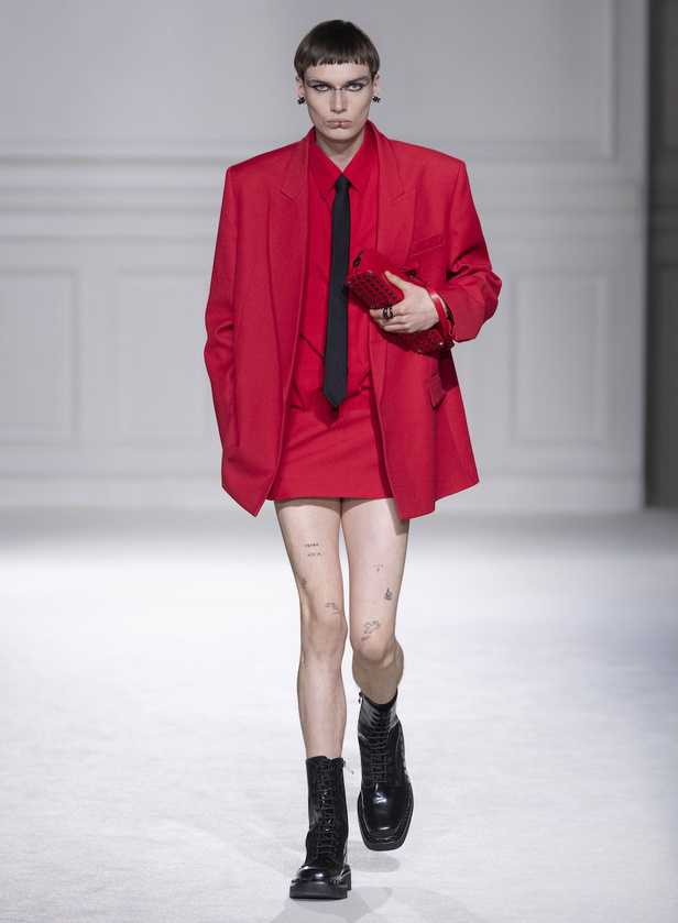 من مجموعة فالنتينو لموسم خريف وشتاء 2023-2024