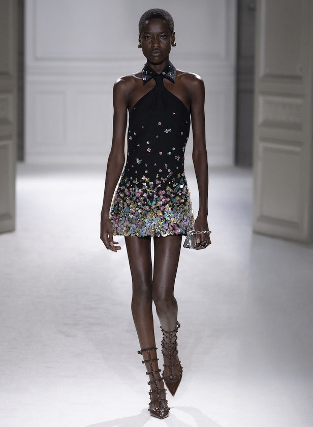 من مجموعة فالنتينو لموسم خريف وشتاء 2023-2024