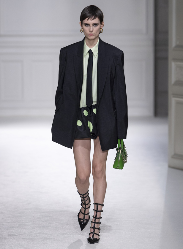 من مجموعة فالنتينو لموسم خريف وشتاء 2023-2024