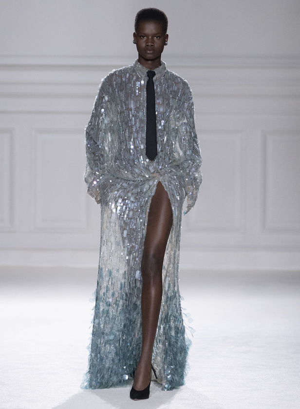 من مجموعة فالنتينو لموسم خريف وشتاء 2023-2024