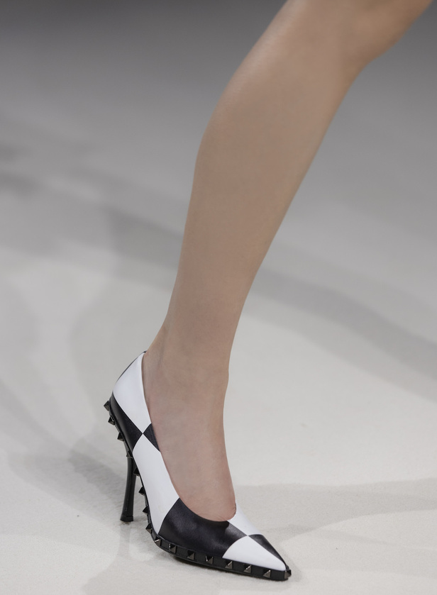 مجموعة فالنتينو لخريف 2023 بعنوان Black Tie