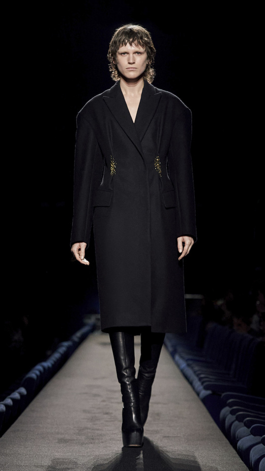 مجموعة Dries Van Noten لموسم خريف وشتاء 2023-2024