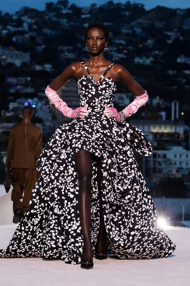 مجموعة Versace لخريف وشتاء 2023-2024 