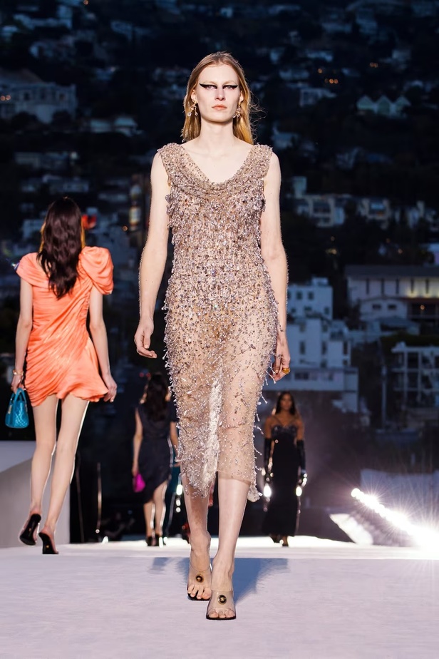 مجموعة Versace لخريف وشتاء 2023-2024 