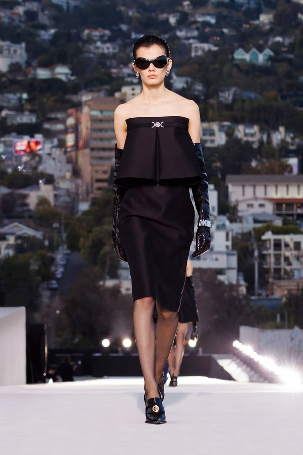 مجموعة Versace لخريف وشتاء 2023-2024 