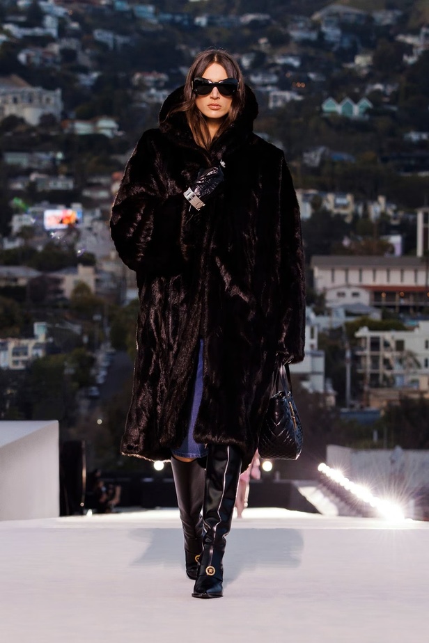 مجموعة Versace لخريف وشتاء 2023-2024 