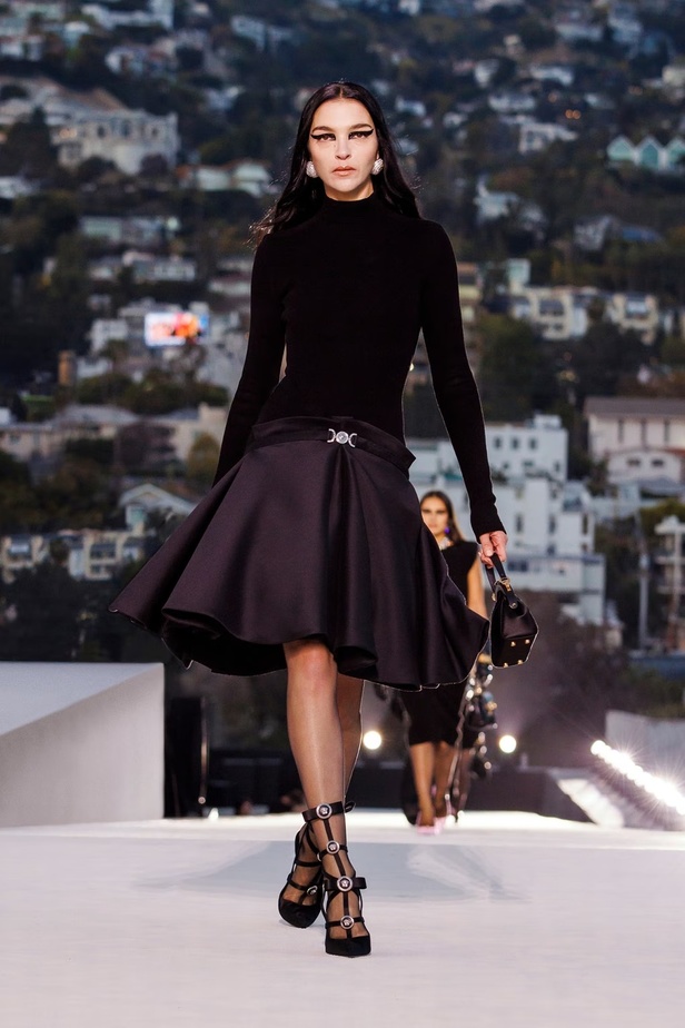 مجموعة Versace لخريف وشتاء 2023-2024 