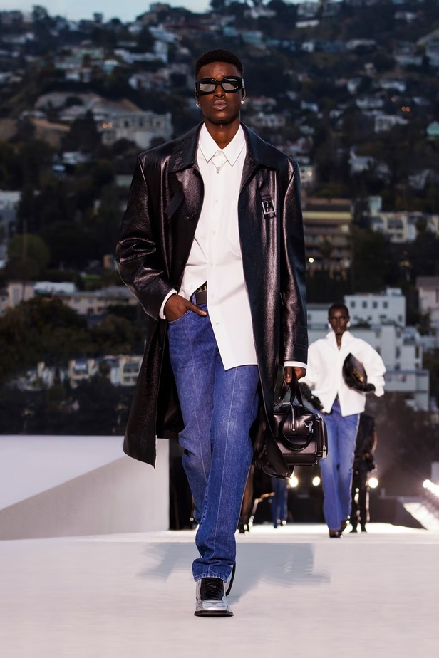 مجموعة Versace لخريف وشتاء 2023-2024 