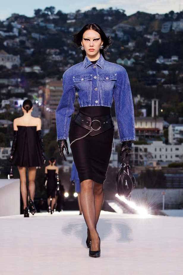 مجموعة Versace لخريف وشتاء 2023-2024 