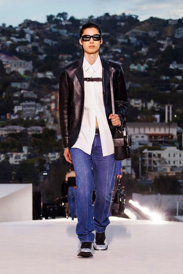 مجموعة Versace لخريف وشتاء 2023-2024 