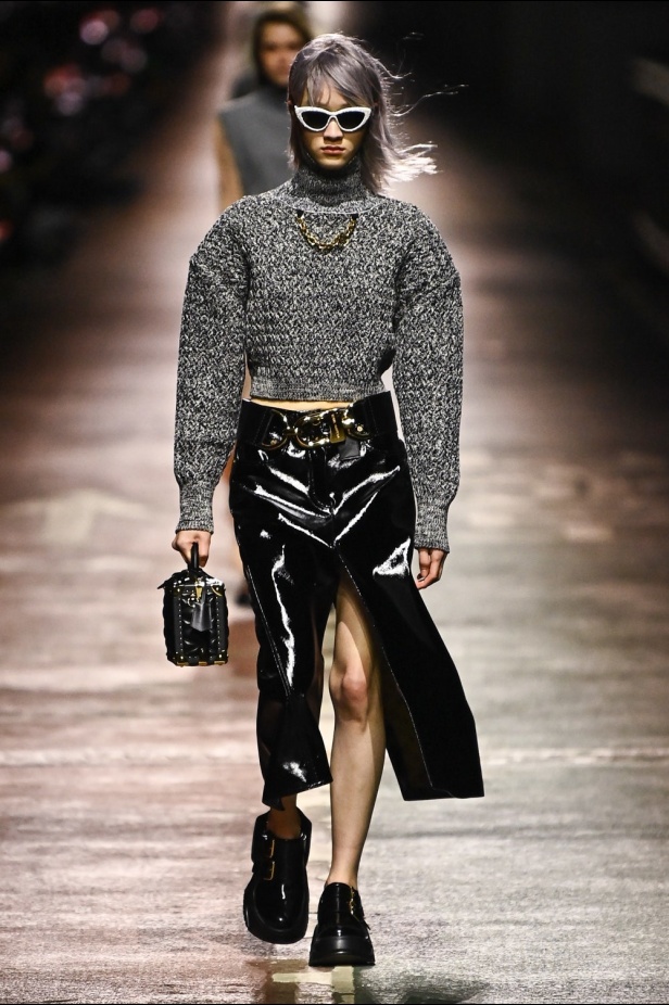 مجموعة Louis Vuitton لموسم ما قبل خريف 2023.. قصات كاجوال وعودة الجلد الى الواجهة