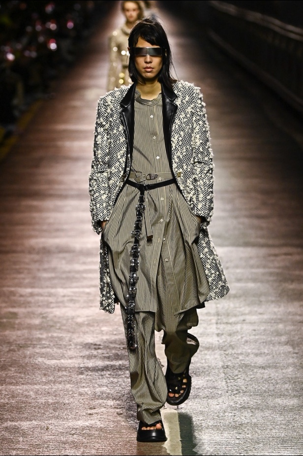 مجموعة Louis Vuitton لموسم ما قبل خريف 2023.. قصات كاجوال وعودة الجلد الى الواجهة