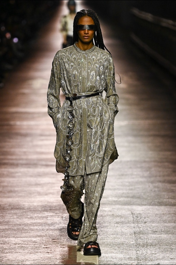 مجموعة Louis Vuitton لموسم ما قبل خريف 2023.. قصات كاجوال وعودة الجلد الى الواجهة