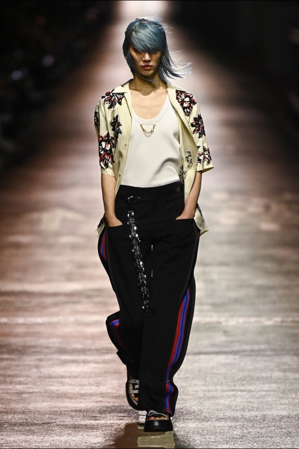 مجموعة Louis Vuitton لموسم ما قبل خريف 2023.. قصات كاجوال وعودة الجلد الى الواجهة