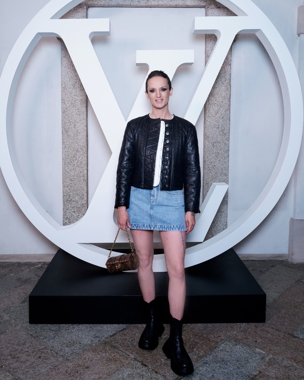 لويس فويتون تقدّم مجموعة Cruise 2024 بأجواء خيالية في إيزولا بيلا 