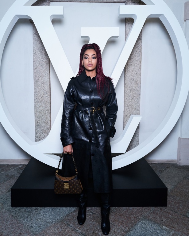 لويس فويتون تقدّم مجموعة Cruise 2024 بأجواء خيالية في إيزولا بيلا 