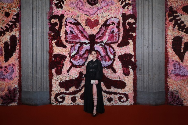 مجموعة Dior Cruise لعام 2024: احتفال بـ"فريدا كاهلو" والحرفية الاستثنائية