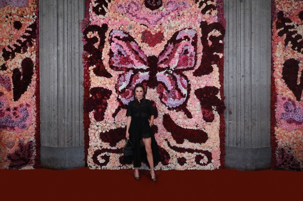 مجموعة Dior Cruise لعام 2024: احتفال بـ"فريدا كاهلو" والحرفية الاستثنائية