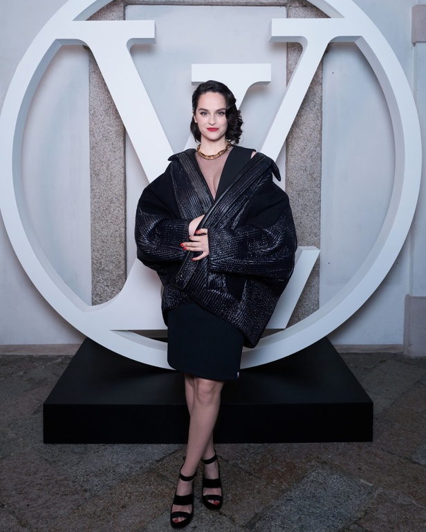 لويس فويتون تقدّم مجموعة Cruise 2024 بأجواء خيالية في إيزولا بيلا 